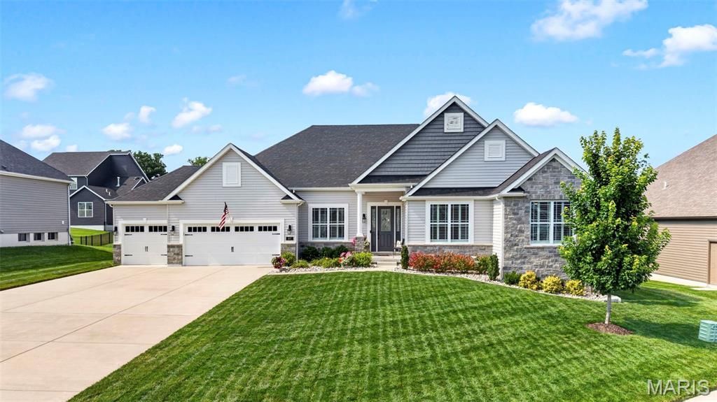407 Tomahawk Ridge Court, St Charles, MO 63301