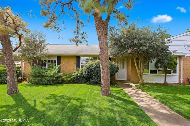 33A Gramercy Lane, Manchester, NJ 08759