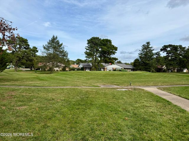 33A Gramercy Lane, Manchester, NJ 08759