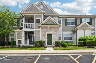 2220 Aurora Drive 23, Pingree Grove, IL 60140