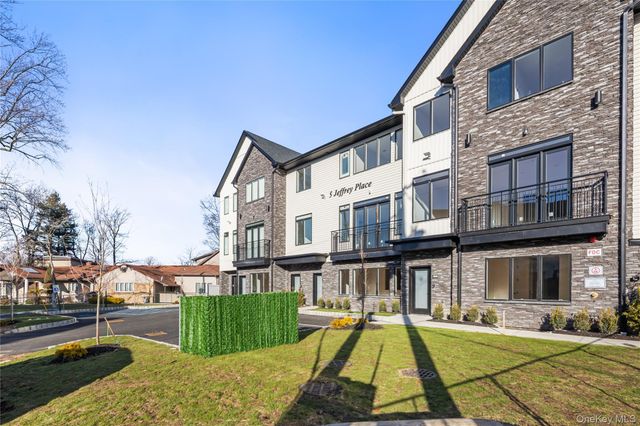 5 Jeffrey Place 112, Monsey, NY 10952