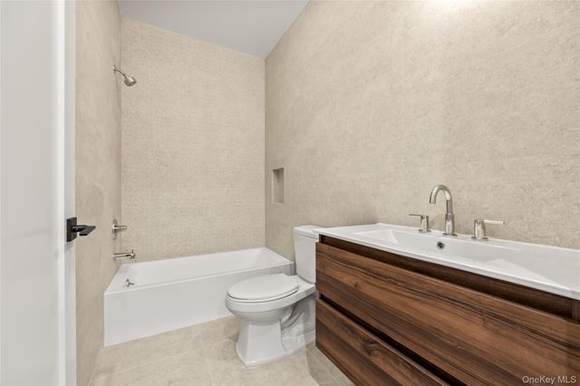 5 Jeffrey Place 112, Monsey, NY 10952