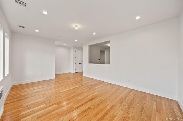 5 Jeffrey Place 112, Monsey, NY 10952