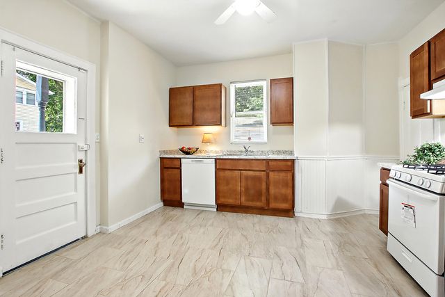 726 North Avenue, Waukegan, IL 60085