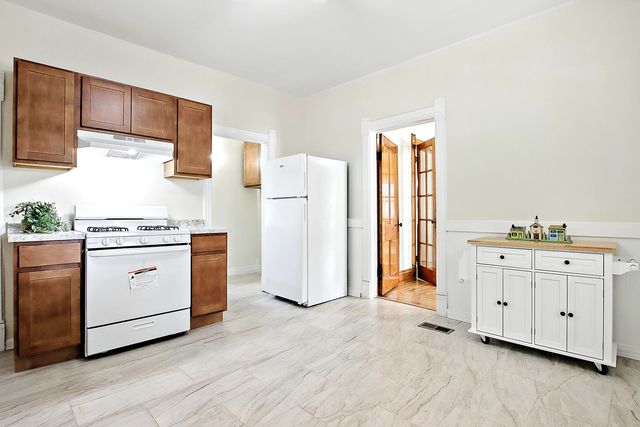 726 North Avenue, Waukegan, IL 60085