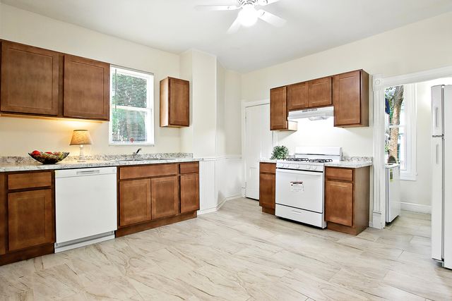 726 North Avenue, Waukegan, IL 60085