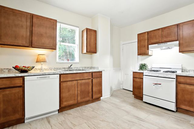 726 North Avenue, Waukegan, IL 60085