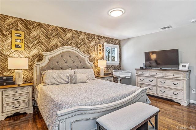 214 Woodycrest Drive, Holtsville, NY 11742