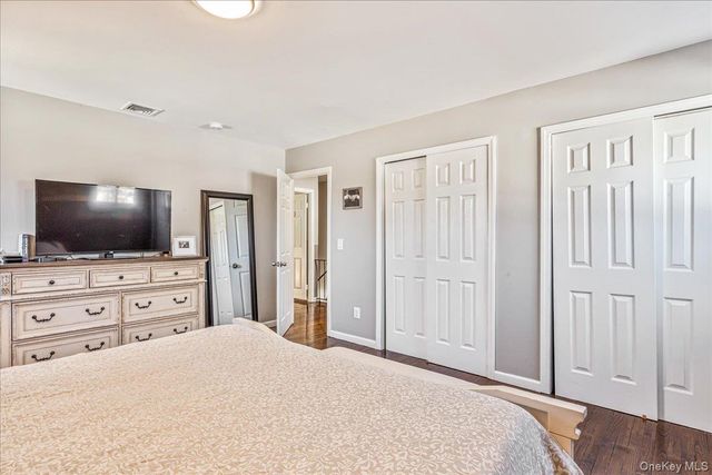 214 Woodycrest Drive, Holtsville, NY 11742