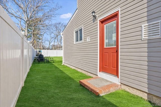 214 Woodycrest Drive, Holtsville, NY 11742