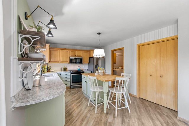 625 Bascom Hill Drive, Baraboo, WI 53913