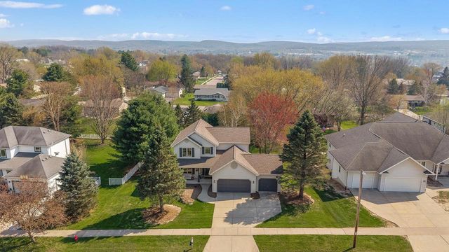 625 Bascom Hill Drive, Baraboo, WI 53913