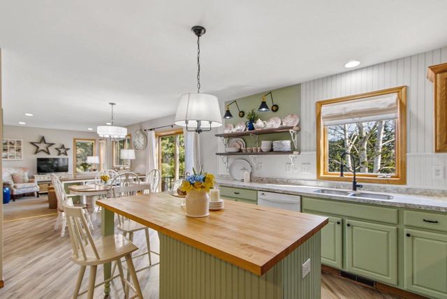 625 Bascom Hill Drive, Baraboo, WI 53913