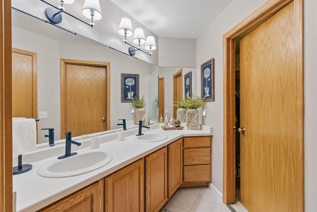 625 Bascom Hill Drive, Baraboo, WI 53913