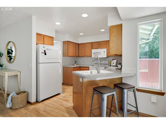 19229 Se RIVER Rd, Milwaukie, OR 97267