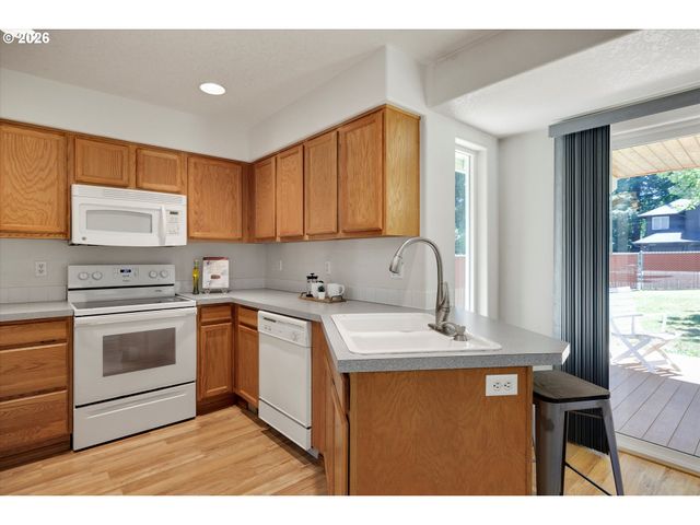 19229 Se RIVER Rd, Milwaukie, OR 97267