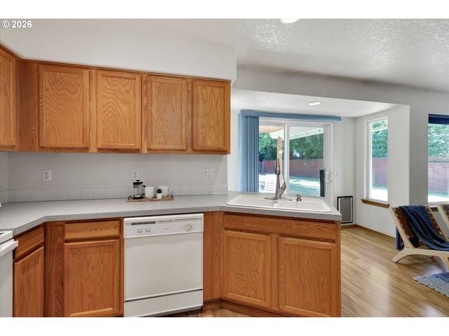 19229 Se RIVER Rd, Milwaukie, OR 97267