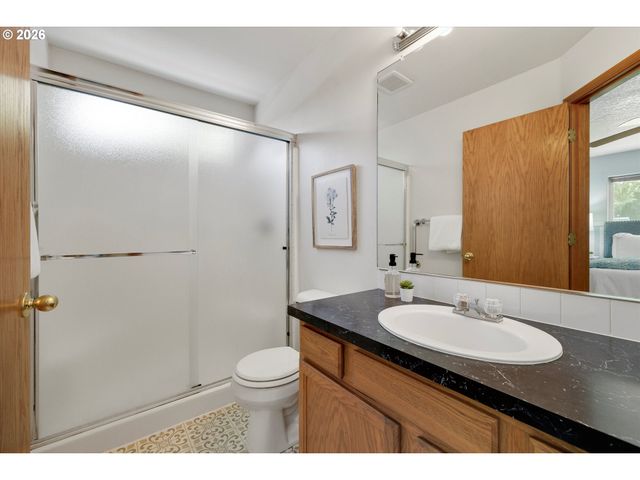 19229 Se RIVER Rd, Milwaukie, OR 97267