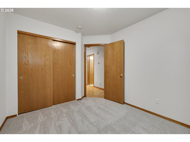 19229 Se RIVER Rd, Milwaukie, OR 97267