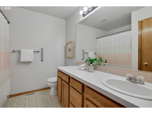 19229 Se RIVER Rd, Milwaukie, OR 97267