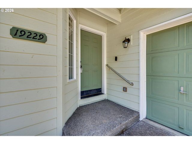 19229 Se RIVER Rd, Milwaukie, OR 97267