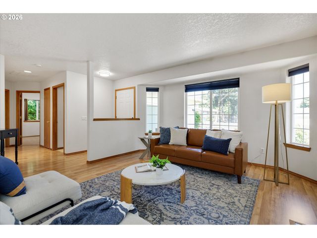 19229 Se RIVER Rd, Milwaukie, OR 97267