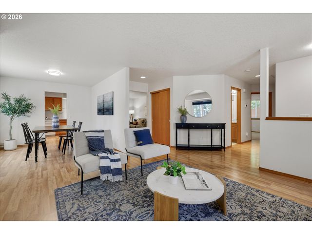 19229 Se RIVER Rd, Milwaukie, OR 97267