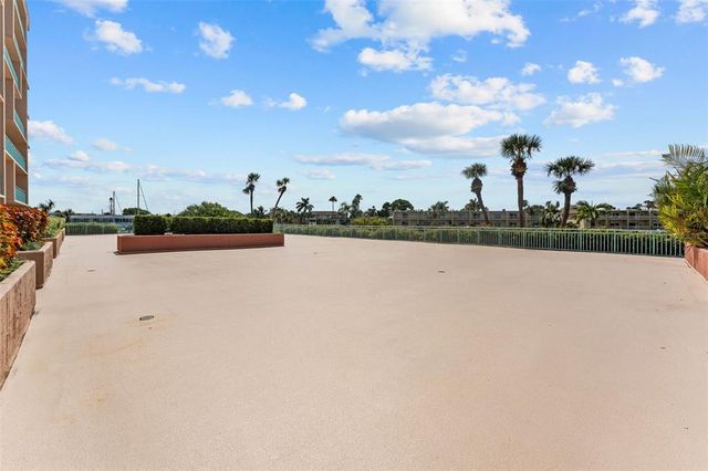 1 KEY CAPRI 611E, Treasure Island, FL 33706