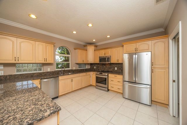 932 Spring Lake Ct, St Augustine, FL 32080