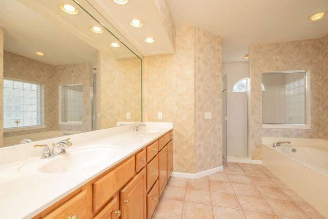 932 Spring Lake Ct, St Augustine, FL 32080