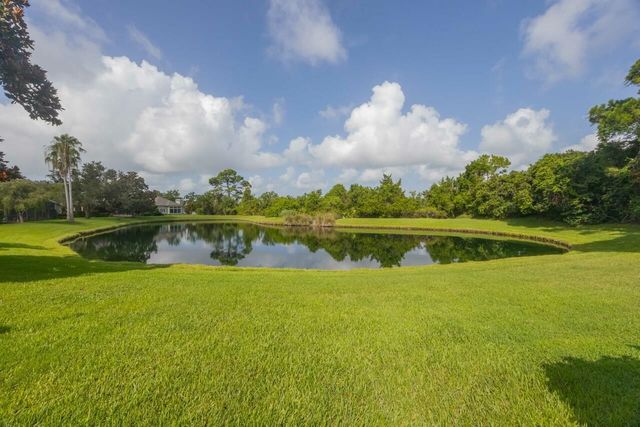 932 Spring Lake Ct, St Augustine, FL 32080