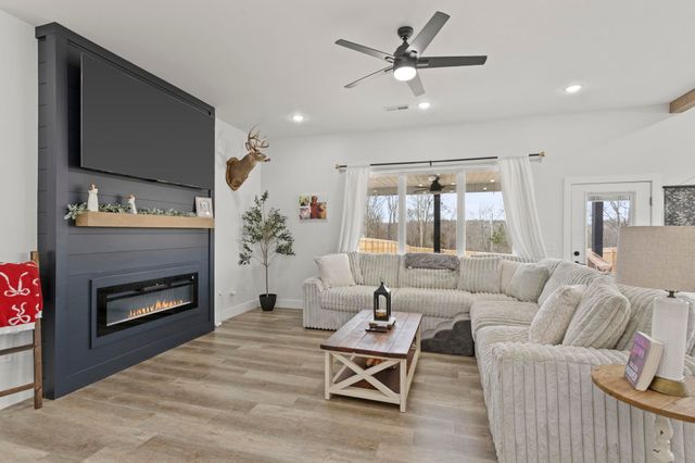 2010 Meadow Glen Court, Chesnee, SC 29323