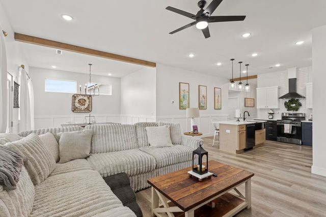 2010 Meadow Glen Court, Chesnee, SC 29323