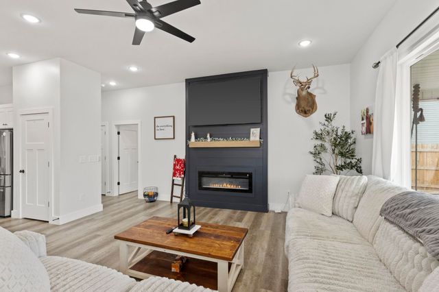 2010 Meadow Glen Court, Chesnee, SC 29323