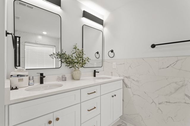 2010 Meadow Glen Court, Chesnee, SC 29323