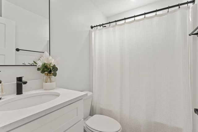 2010 Meadow Glen Court, Chesnee, SC 29323