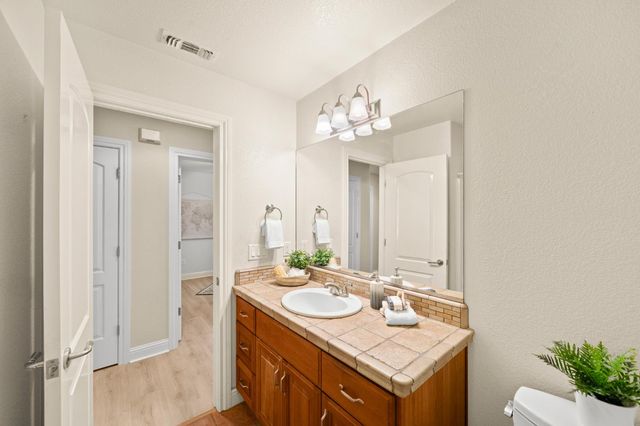 12565 Marcelais Ct, Auburn, CA 95603