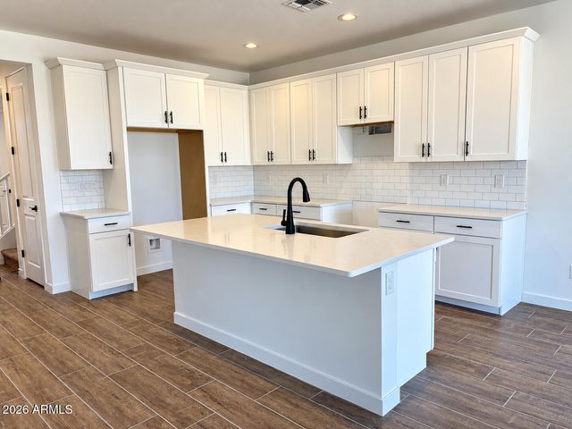 8028 W EATON Road, Phoenix, AZ 85035