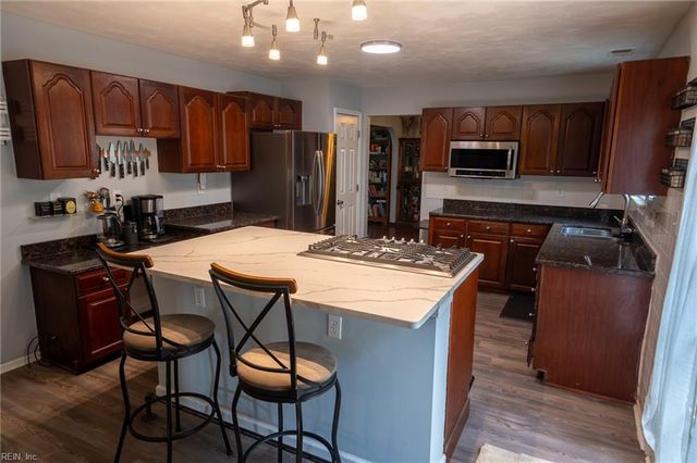 4100 Scotfield DR, Chesapeake, VA 23321