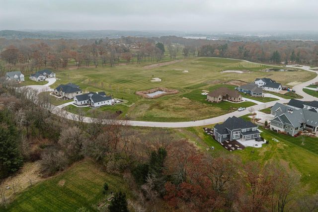 W275S3617 PAYNE STEWART COURT, Waukesha, WI 53189