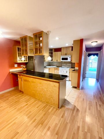 1306 S New Wilke Road 2B, Arlington Heights, IL 60005