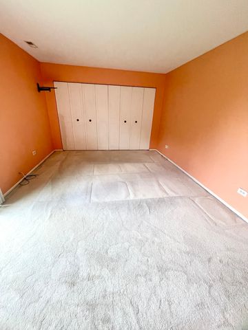 1306 S New Wilke Road 2B, Arlington Heights, IL 60005