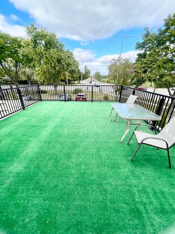 1306 S New Wilke Road 2B, Arlington Heights, IL 60005