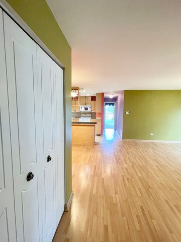 1306 S New Wilke Road 2B, Arlington Heights, IL 60005