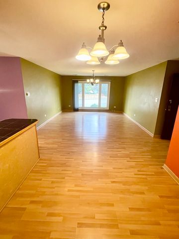 1306 S New Wilke Road 2B, Arlington Heights, IL 60005