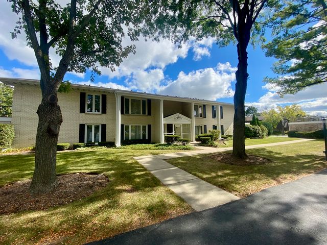 1306 S New Wilke Road 2B, Arlington Heights, IL 60005