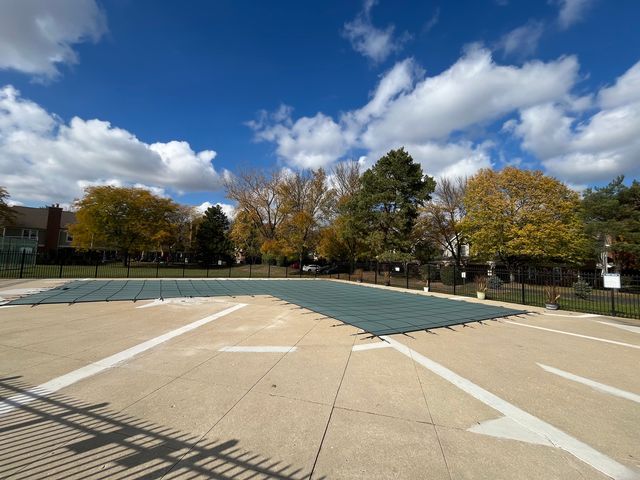 1306 S New Wilke Road 2B, Arlington Heights, IL 60005