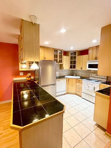 1306 S New Wilke Road 2B, Arlington Heights, IL 60005