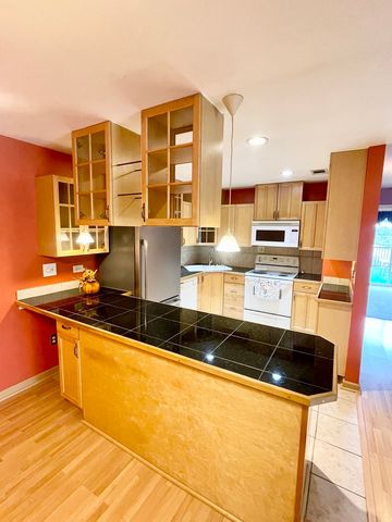 1306 S New Wilke Road 2B, Arlington Heights, IL 60005