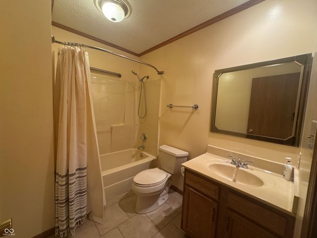 3906 E Teakwood Avenue, Terre Haute, IN 47805